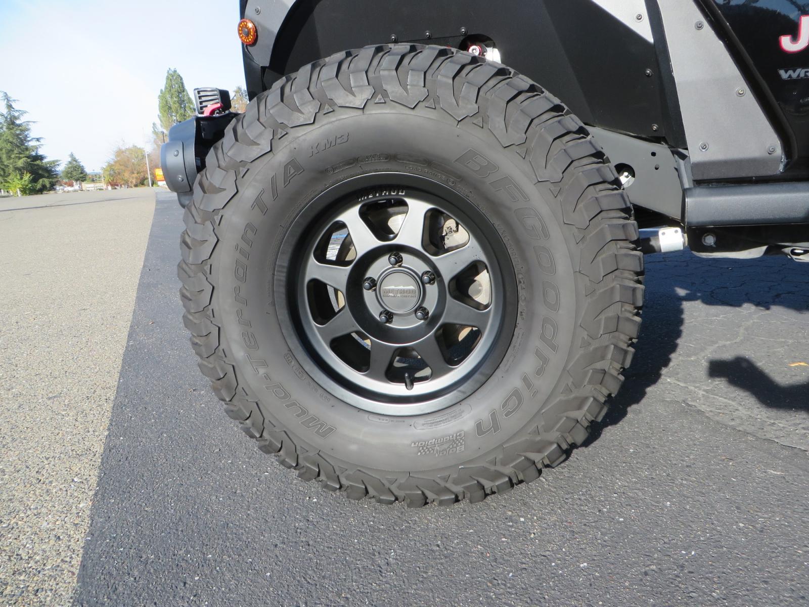 2018 BLACK /BLACK Jeep Wrangler JL Unlimited Rubicon (1C4HJXFG0JW) with an 3.6L V6 DOHC 24V engine, automatic transmission, located at 2630 Grass Valley Highway, Auburn, CA, 95603, (530) 508-5100, 38.937893, -121.095482 - JL Rubicon sitting on Teralfex suspension, Falken fast adjust shocks, Method wheels, BFG KM3 tires, Smittybilt winch, Rigid Leds, window tint, RC Fender eliminators, DV8 rear bumper, Smittybilt HD hinge kit, and a terflex spare tire relocation. - Photo #8